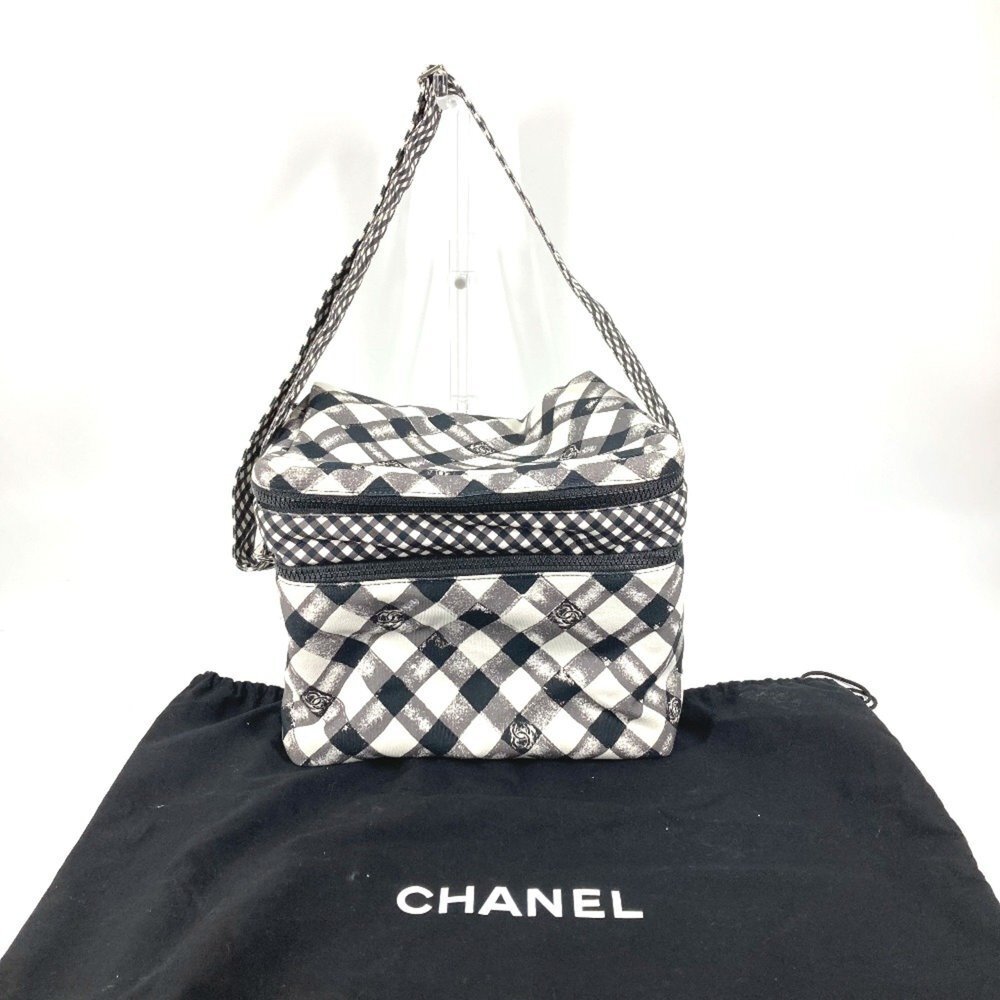 CHANEL White Shoulder Bag - Picture 16 of 16